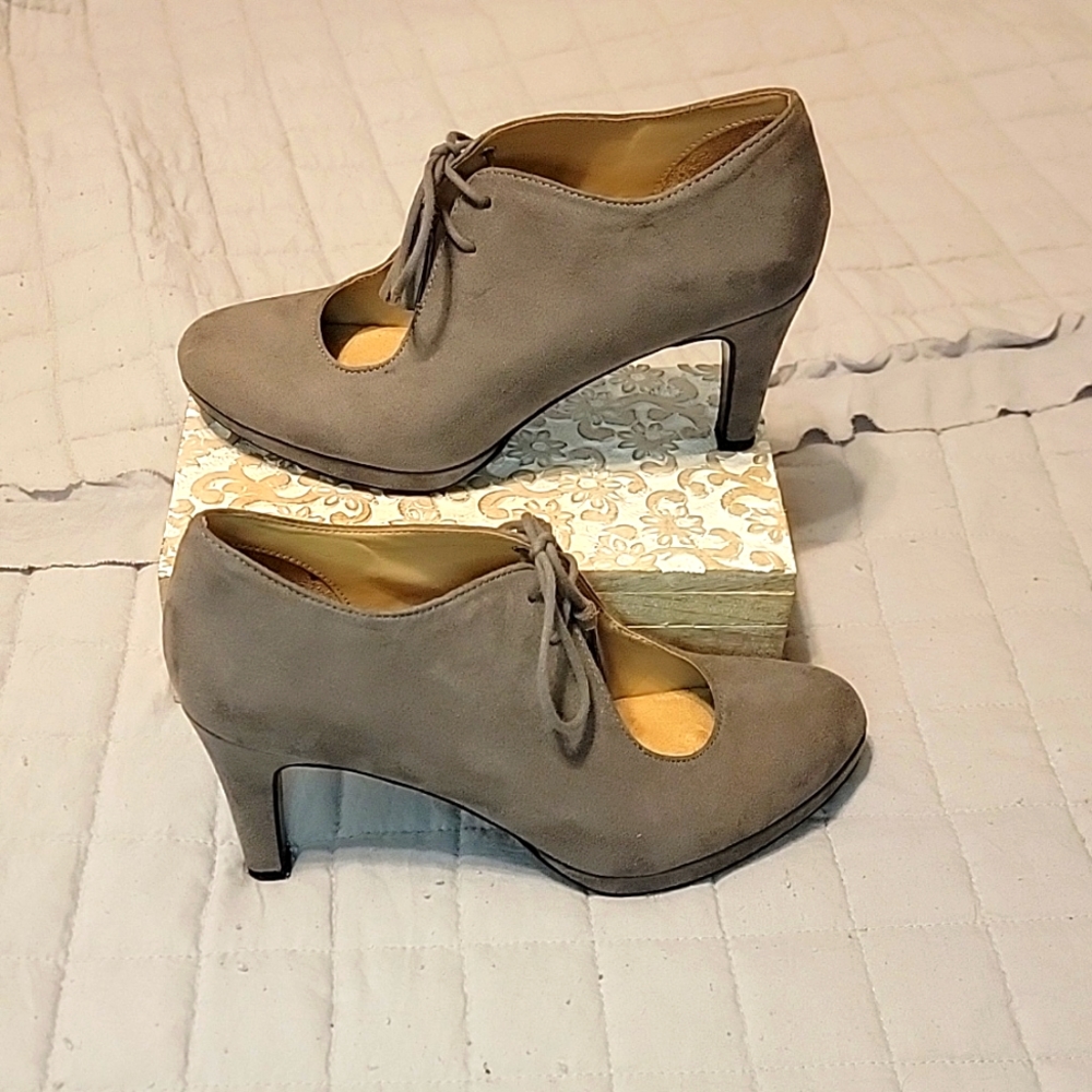 Naturalizer Sz 7, Taupe Paxton heal bootie